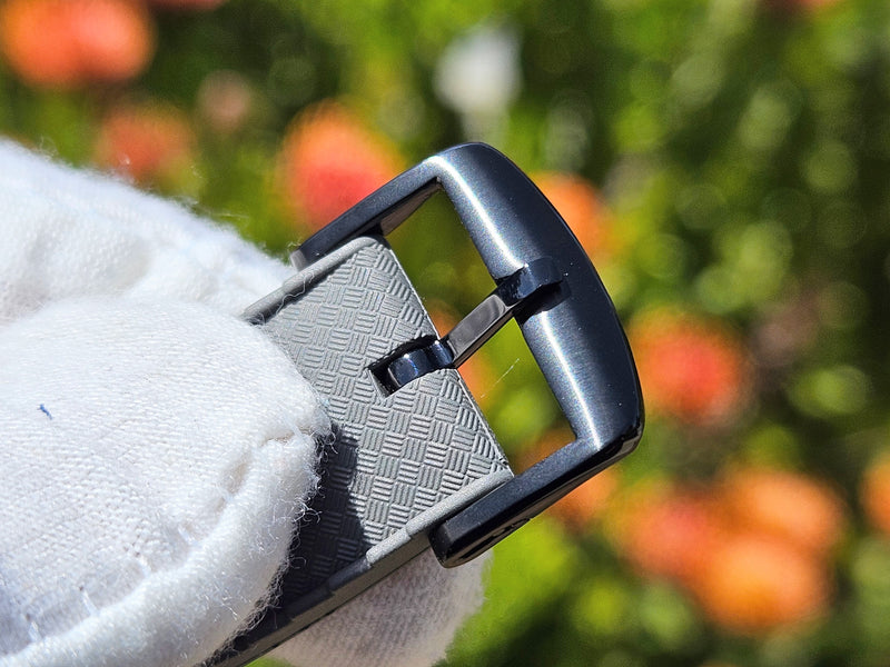 Fitwell M1 buckle in its tight micro-adjust position